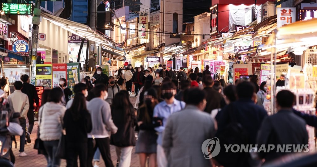 고용보험 가입자, 3개월 연속 전년비 50만명 이상 늘어