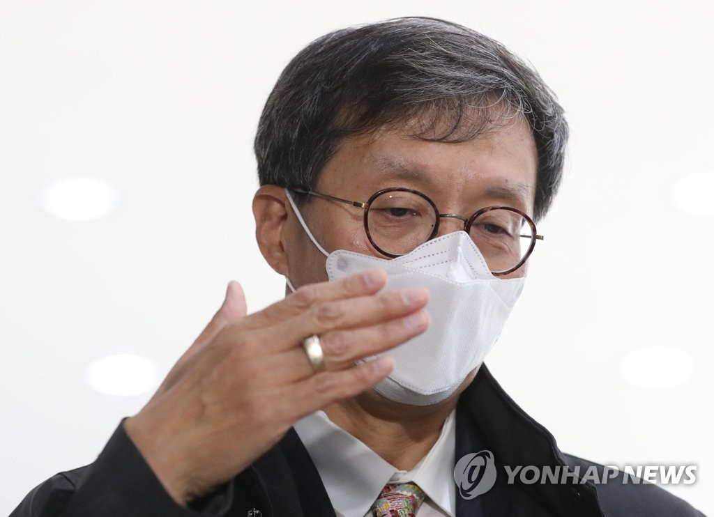 '물가·가계부채' 경고하는 이창용…기준금리 인상 이어질 듯