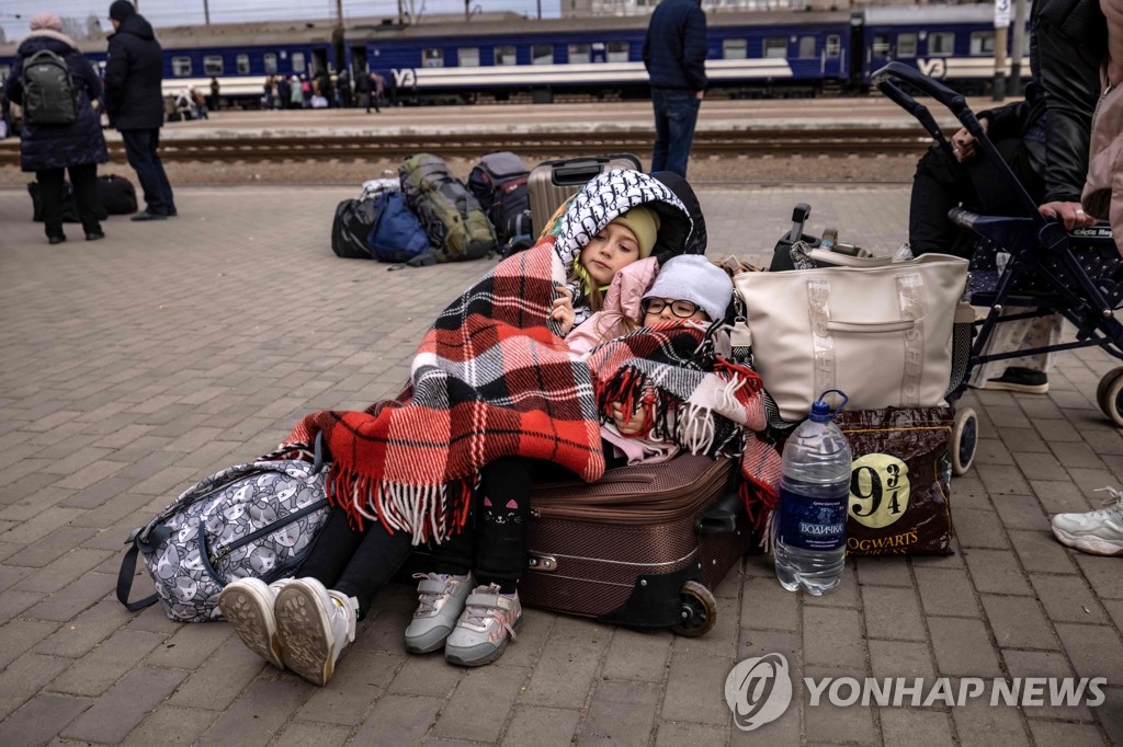 [우크라 침공] 피신하다 러시아군 총격에 죽거나 다친 아이들