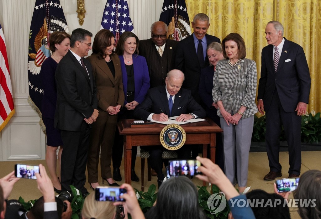 펠로시 美 하원의장, 코로나19 확진…아시아 방문 계획 연기