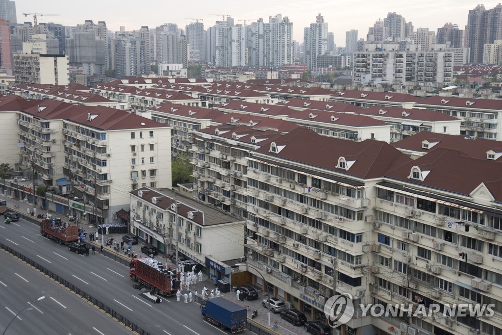 "상하이 봉쇄에 홍콩시민 9시간 40km 걸어 공항 도착"