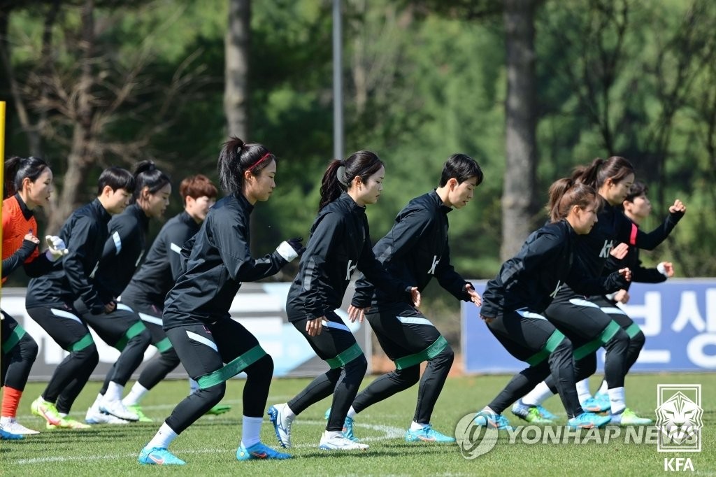 '다음은 월드컵!'…화기애애하게 손발 맞추는 여자축구 대표팀