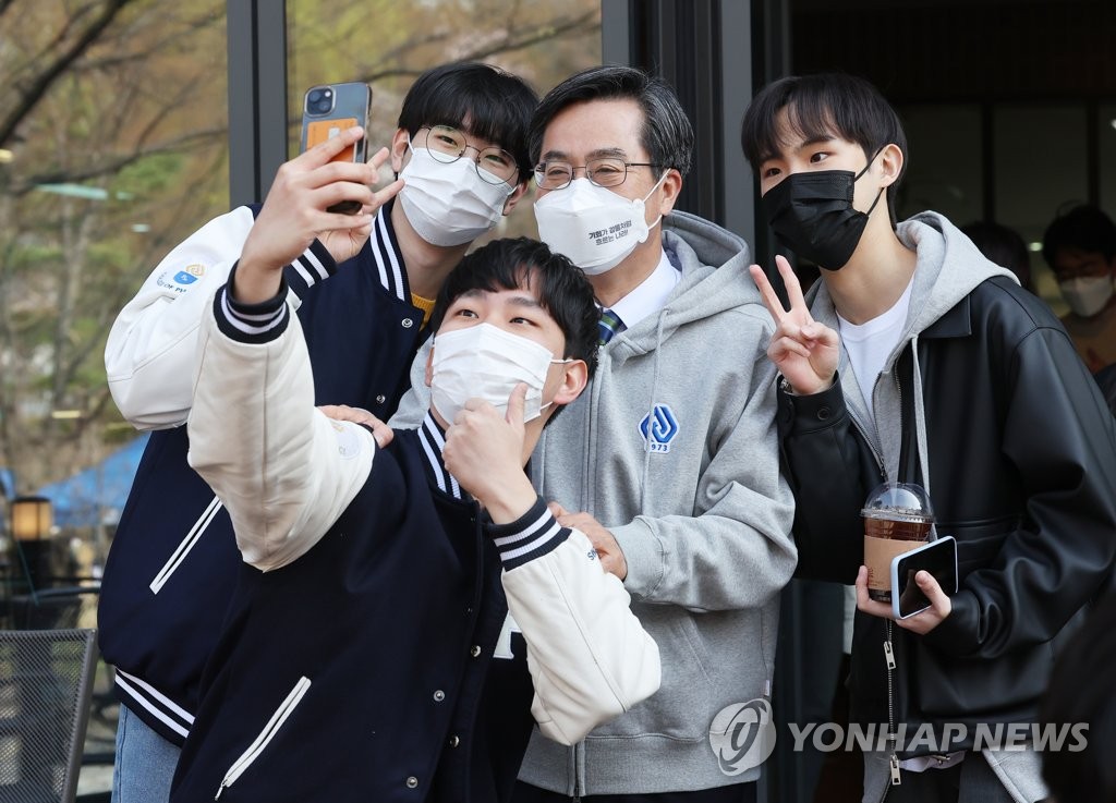 김동연, 민주당과 합당 선언 뒤 경기도행…선거 행보 본격화