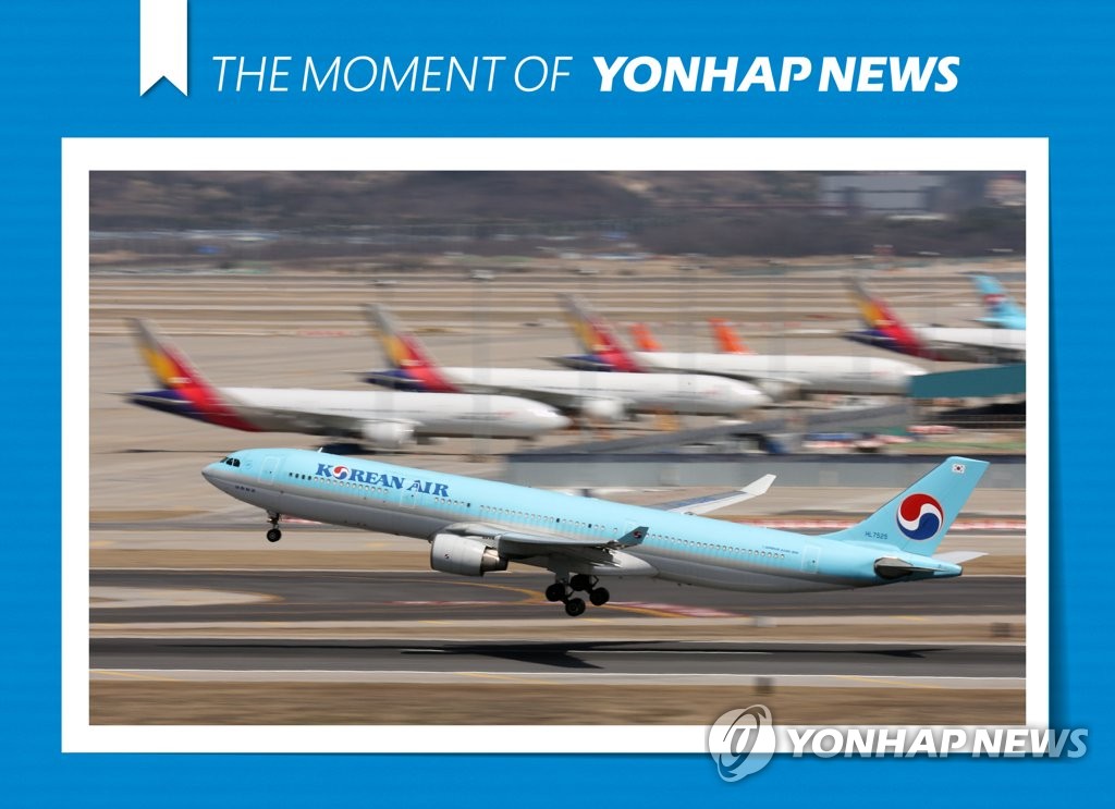 기지개 켜는 부산 관광…김해공항 국제선은 아직 썰렁