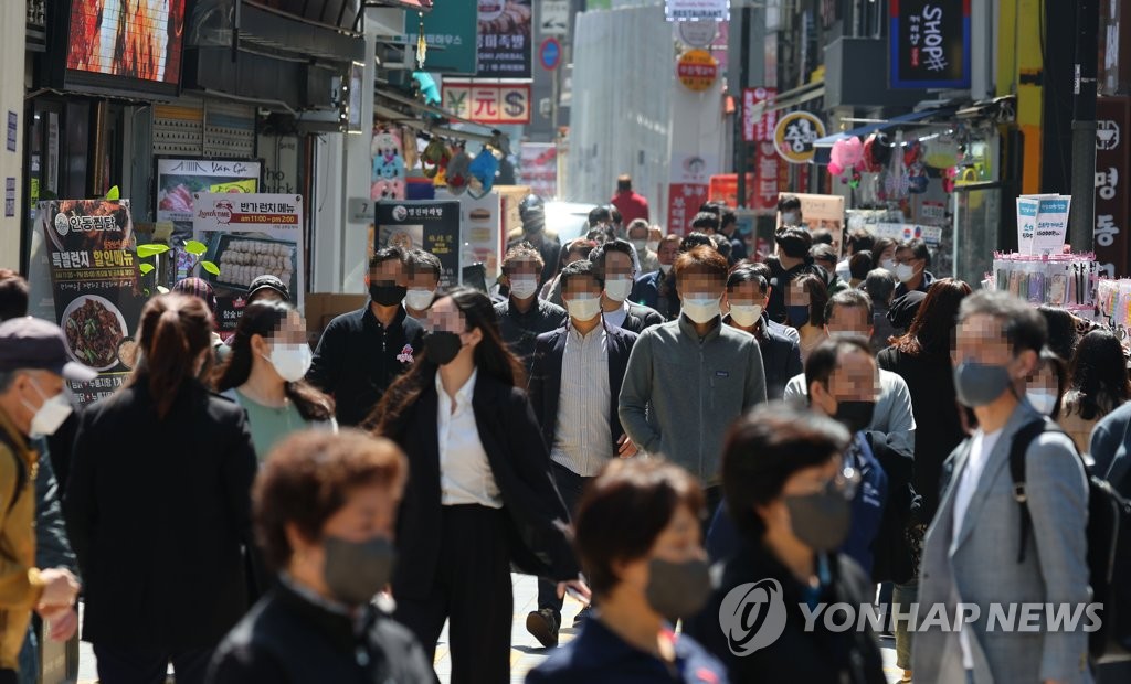 정부 "'코로나 종식' 집단면역 어려워…소규모 유행 반복될 듯"