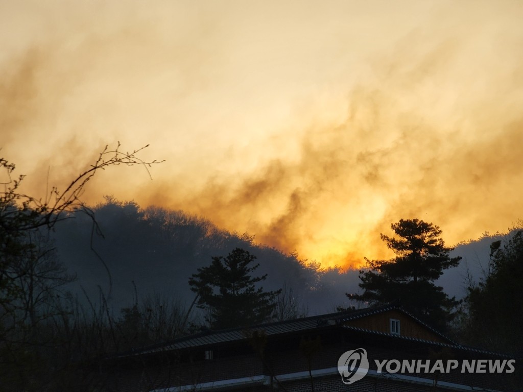 충남 서산 산불 주불 90% 진화…"진화대원 잔불감시 대기중"(종합2보)