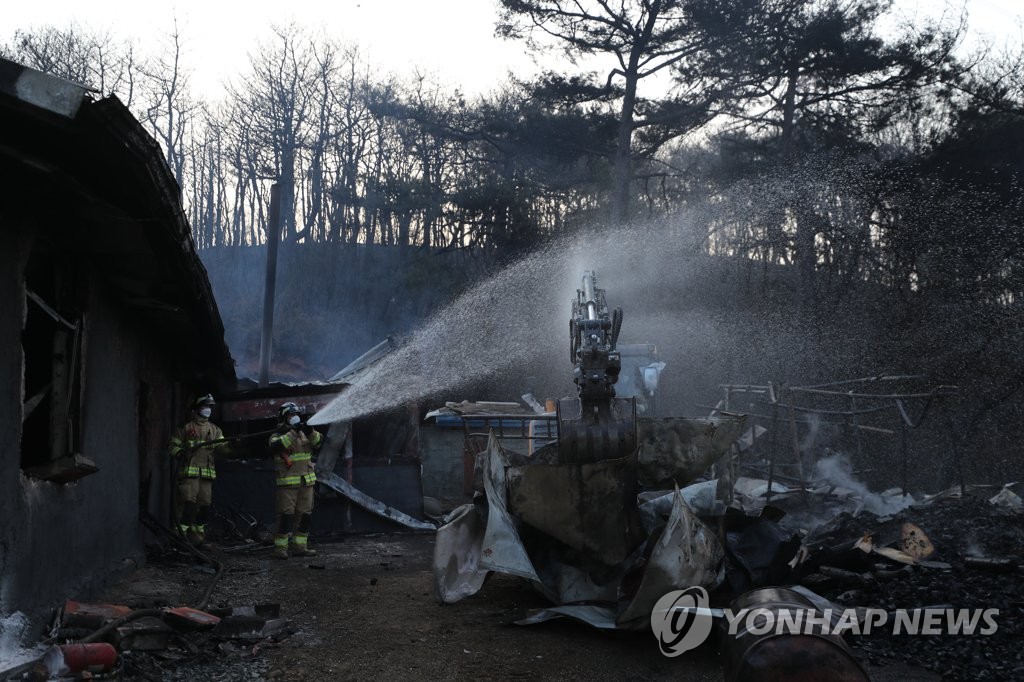 충남 서산 산불 주불 90% 진화…"진화대원 잔불감시 대기중"(종합2보)