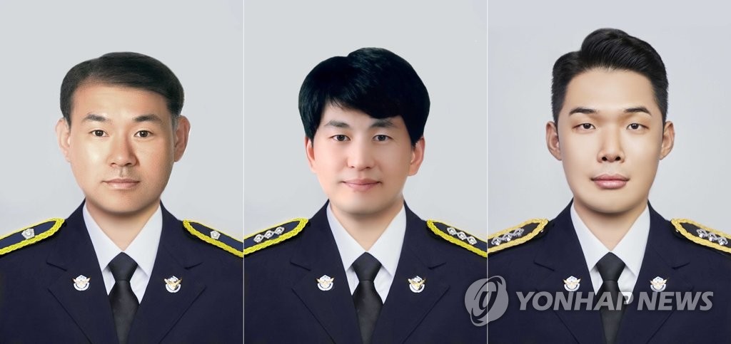 "만나자는 약속 못지켜" 침통함 속 순직 해경 분향소 조문 행렬