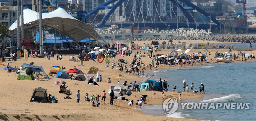 일상 회복을 즐기자…전국 관광지 주말 나들이 인파 '북적'