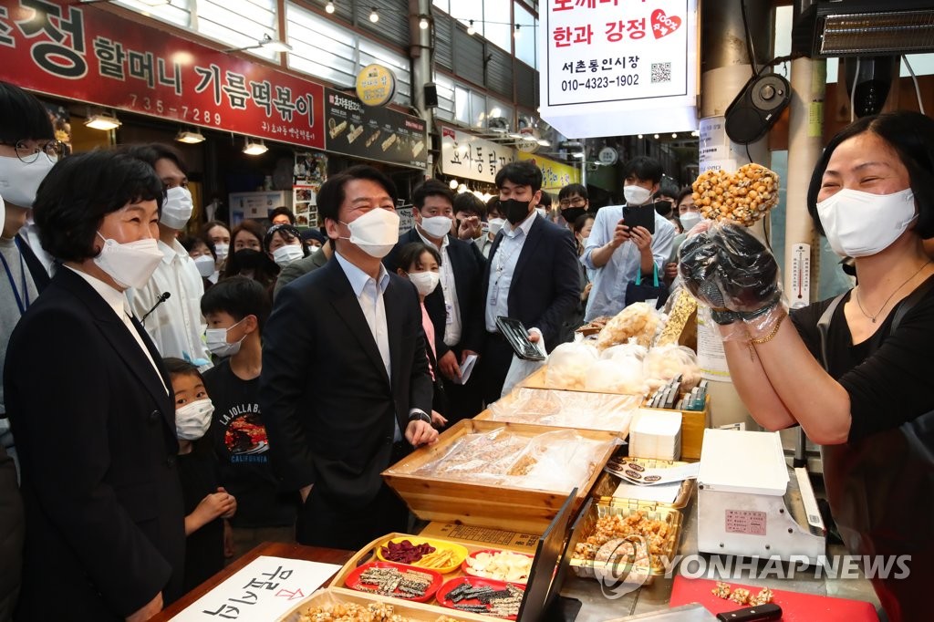 安 "최선 다하러 왔다"…주말 내내 소상공인·자영업자 현장행보