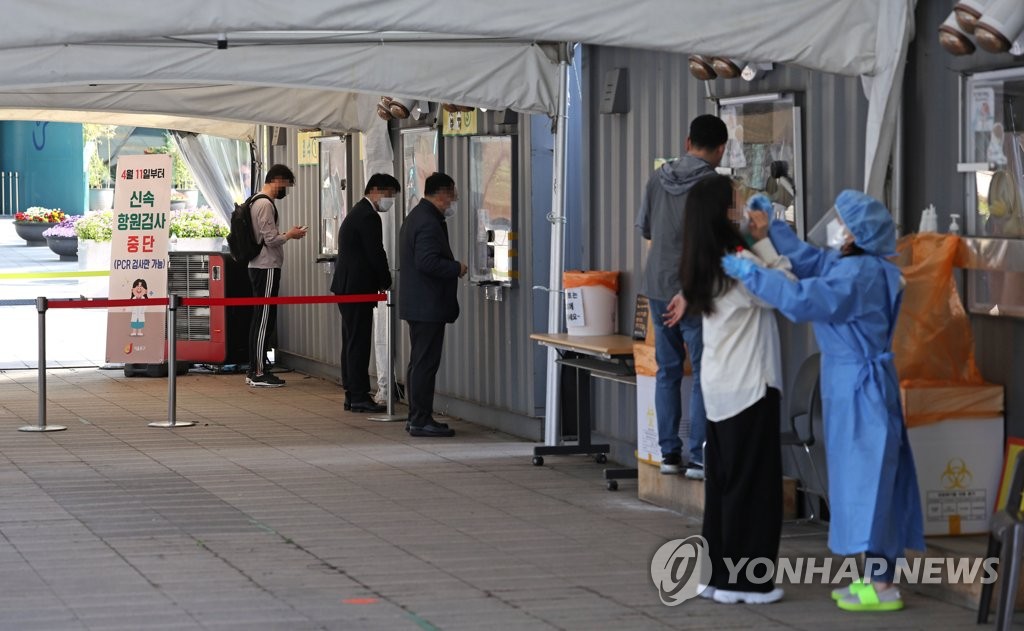 오후 9시까지 전국서 20만4798명 확진…어제보다 11만5392명↑(종합)