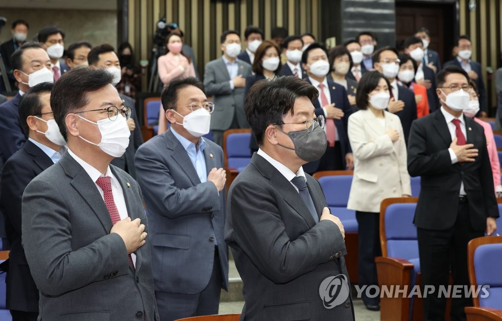 '권성동 체제' 첫 의총…검수완박·청문회 대응 강조