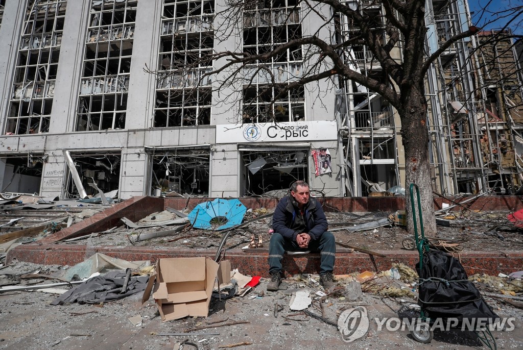 [우크라 침공] "마리우폴 민간인 1만여명 사망"…미 "화학무기 의혹 주시"(종합)