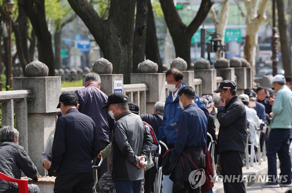 [속보] "4차접종은 중증·사망 예방 목적…변이 등 불확실성도 고려"