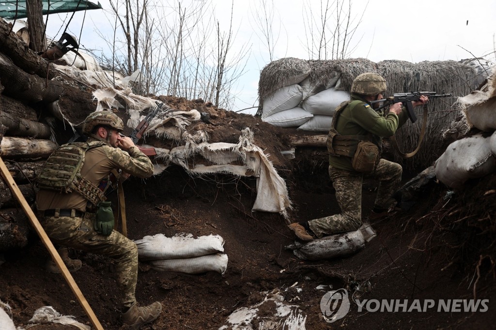 [우크라 침공] 동부전투 개시에 바이든, 동맹·협력국과 화상회의