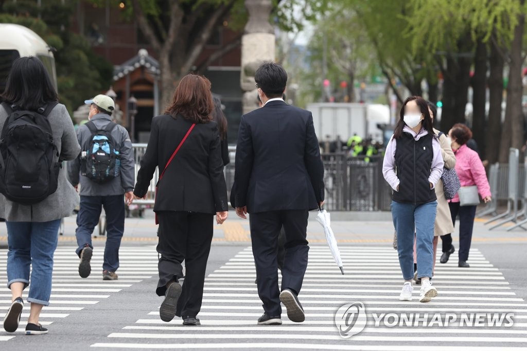 서울 등 중부지방 곳곳 퇴근길 비…낮 12~22도