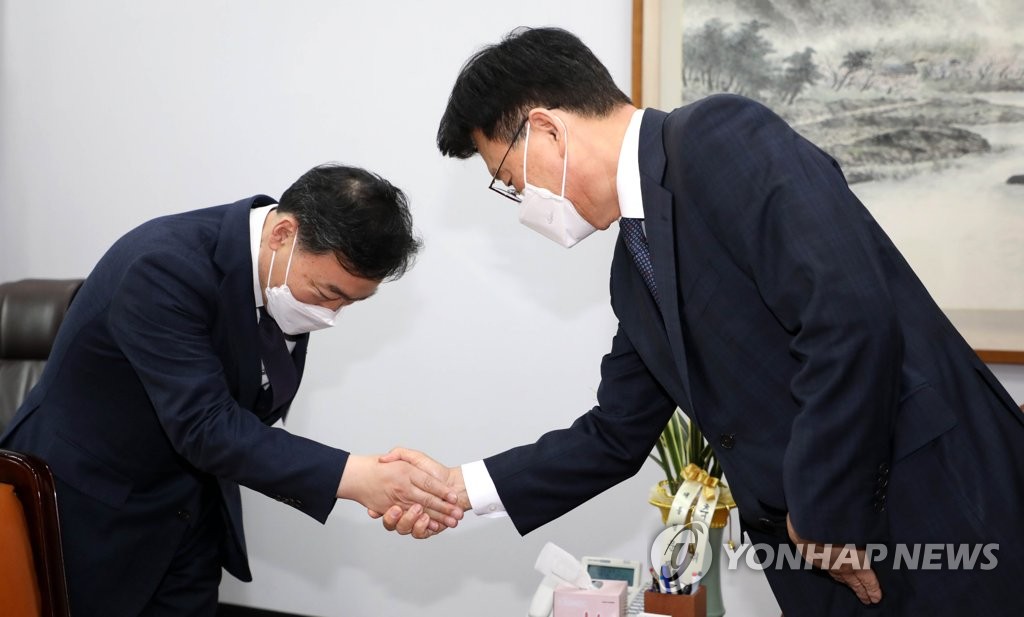 국회 간 김오수 "검수완박은 검찰 없애는 '교각살우'"