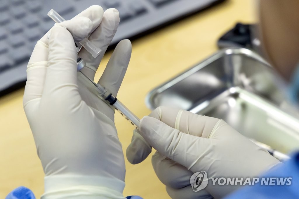 내일부터 영화관서 팝콘·돔구장에선 치맥…마트 시식도 가능