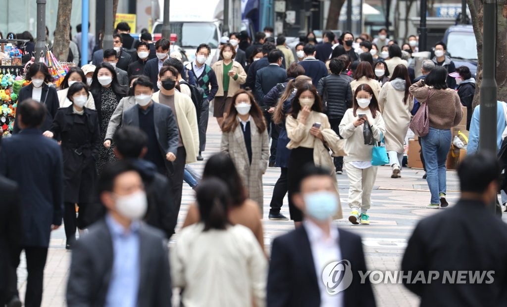 코로나19, 엔데믹 향해 간다…사실상 '독감'처럼 관리(종합)