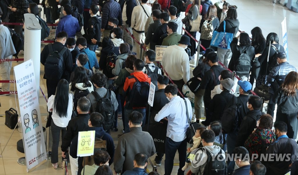 재유행 가능성은…신종변이 나오면 '강력한 확산차단' 복귀