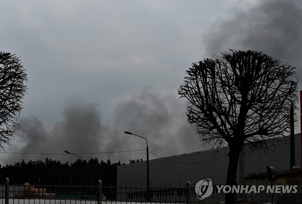 [우크라 침공] 귀국 증가 속 키이우 시장 "러 보복중, 아직 오지말라"(종합)