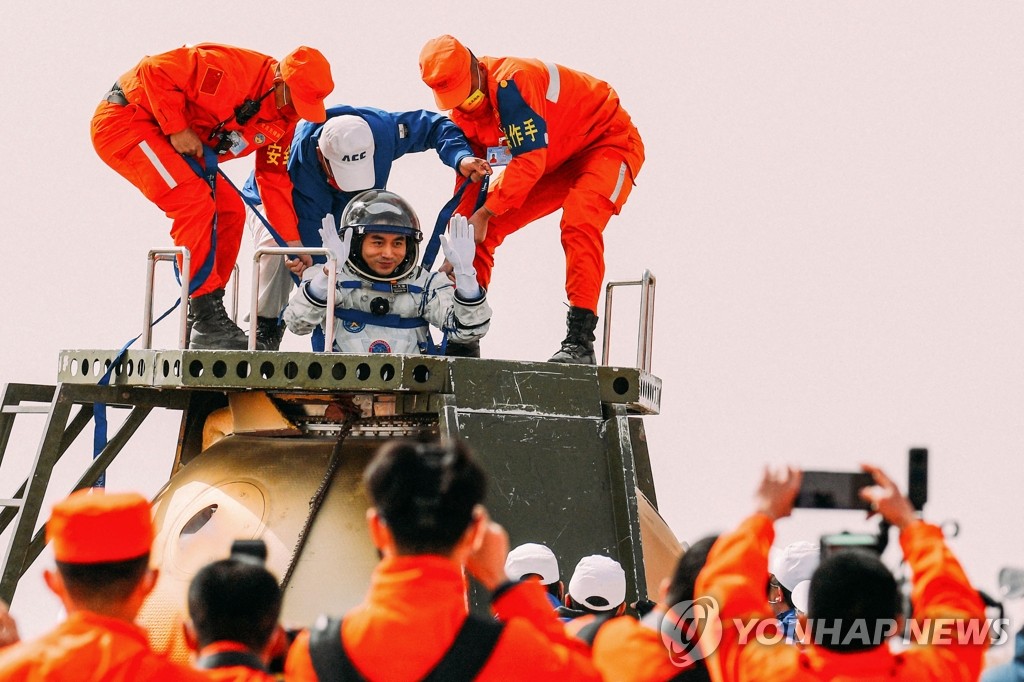 中 "연말 완공 우주정거장에 외국 비행사 방문 환영"