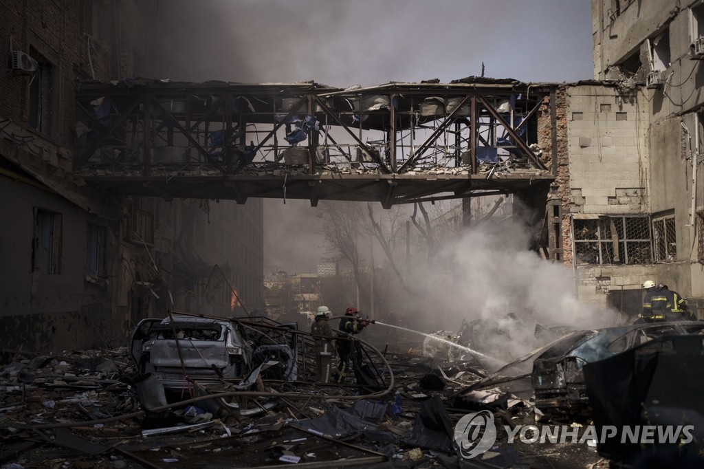 [우크라 침공] 키이우 시장, 러 보복 공습에 "아직 귀향 말라"