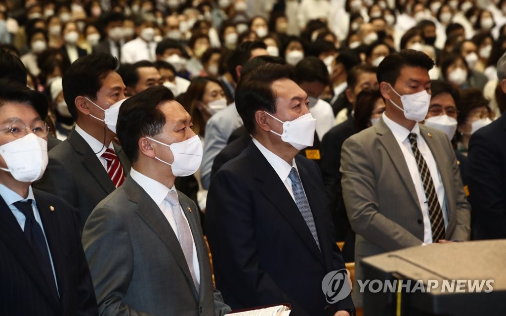 부활절 예배 간 尹당선인 "국민 뜻 받드는 길이 통합 첫걸음"