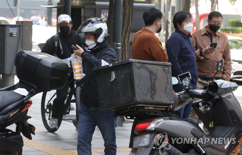 배달노동자 등 플랫폼 노동자, 고용보험료 80% 돌려받아