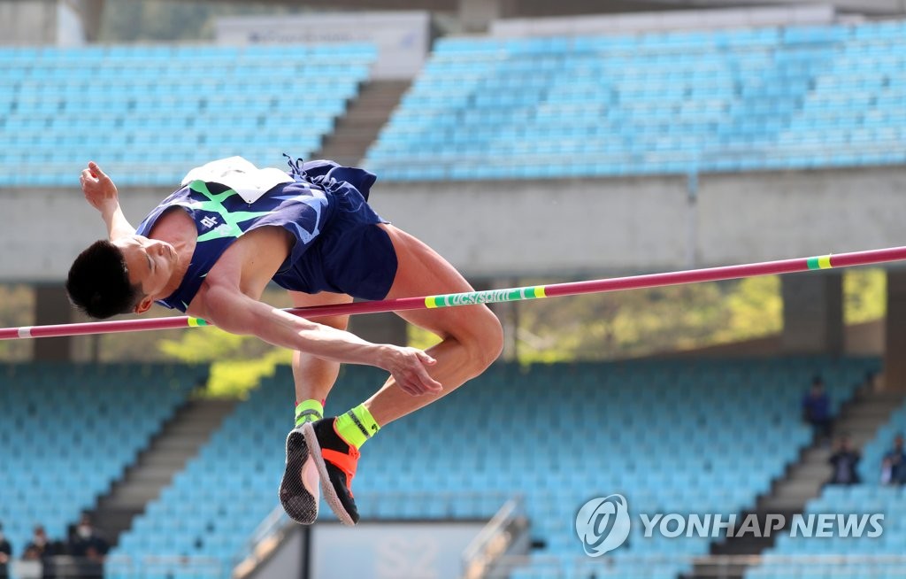 '실내 세계챔피언' 우상혁, 실외경기도 2022시즌 세계 공동 1위