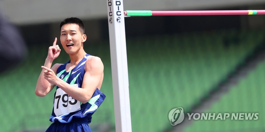 '실내 세계챔피언' 우상혁, 실외경기도 2022시즌 세계 공동 1위