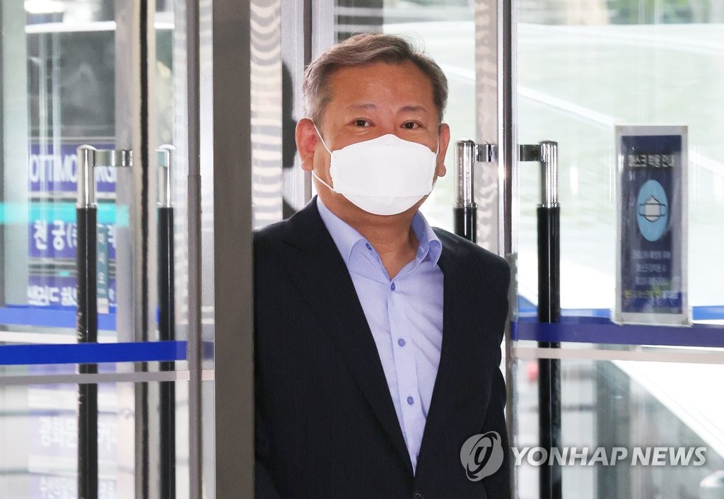 이상민 배우자, 친오빠 '숙박업' 회사서 번역으로 급여 2억