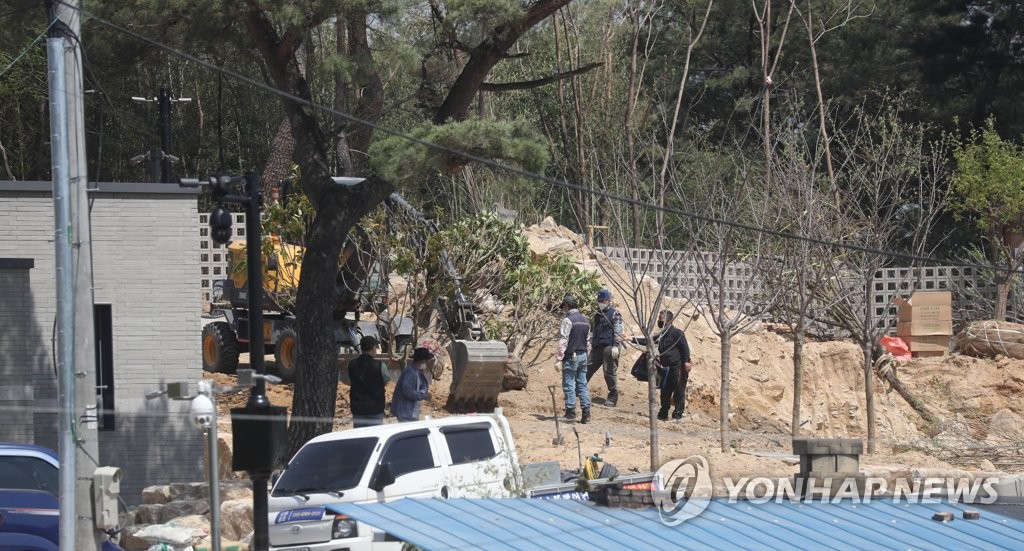 문 대통령 이사 시작…양산 매곡동→평산마을 새 사저로