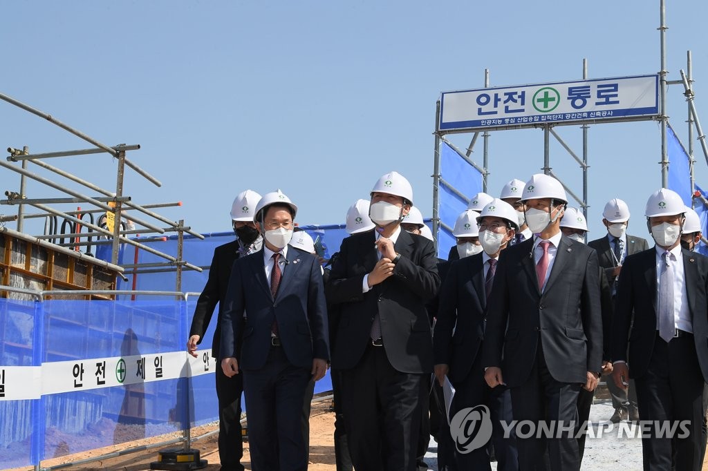 尹, 광주 AI센터 방문…"한국의 실리콘밸리로 거듭나게 하겠다"