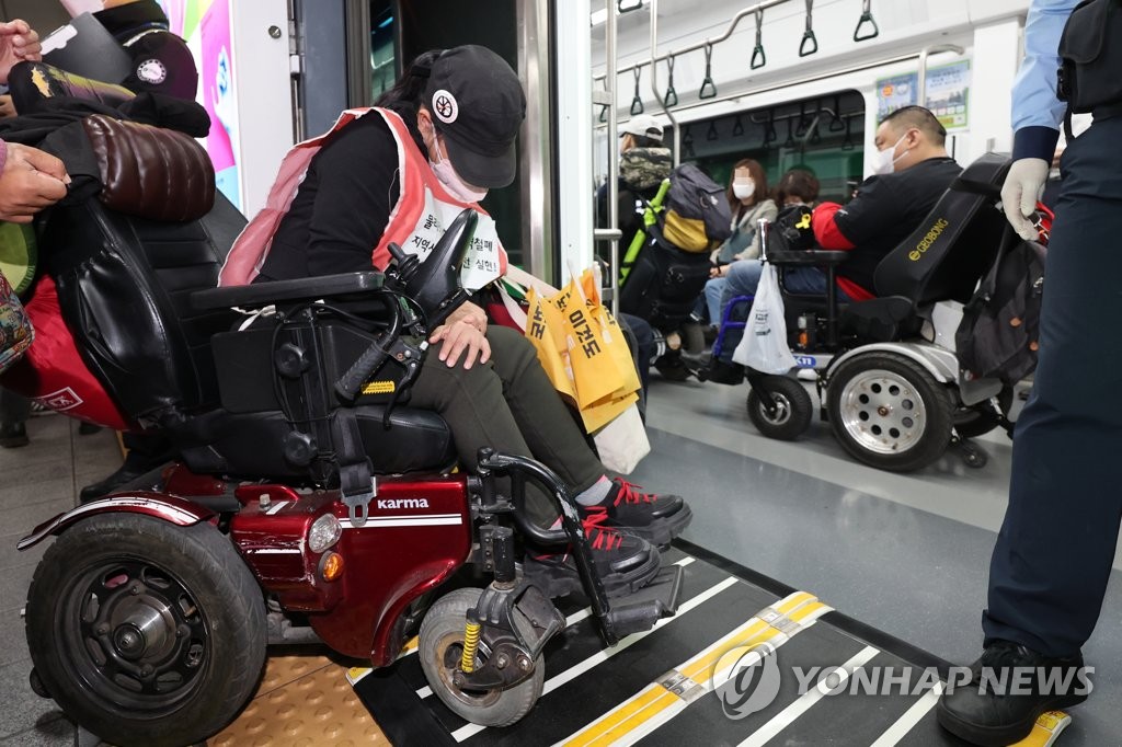 장애인 향한 무관심에 지하철 시위…예산 3조원 편성 쟁점