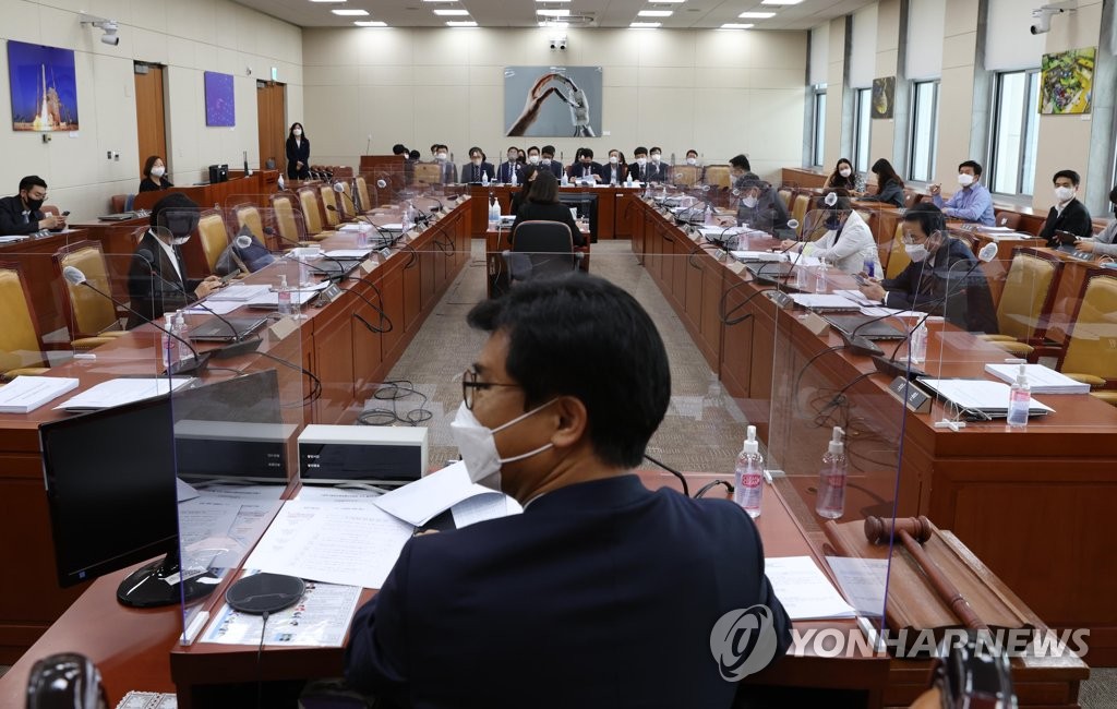 '망 사용료법' 국회 법안소위 의결 보류…공청회서 논의키로