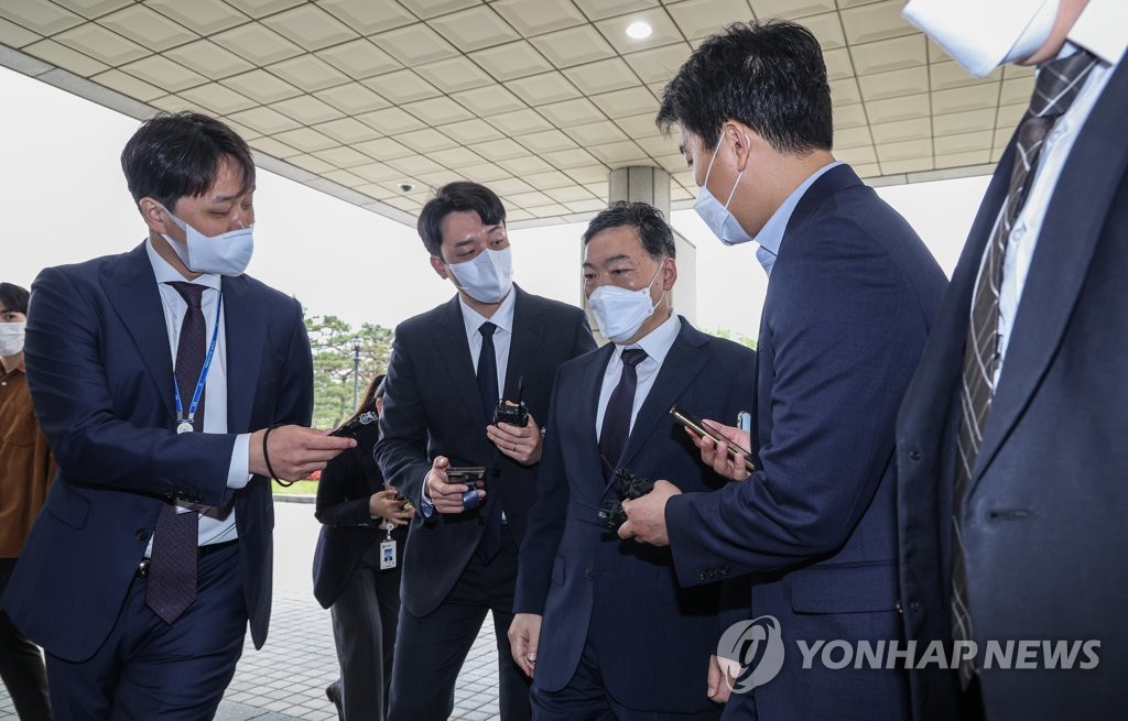 [속보] 김오수 "박병석 면담서 중재안의 '중'자도 못 들어"