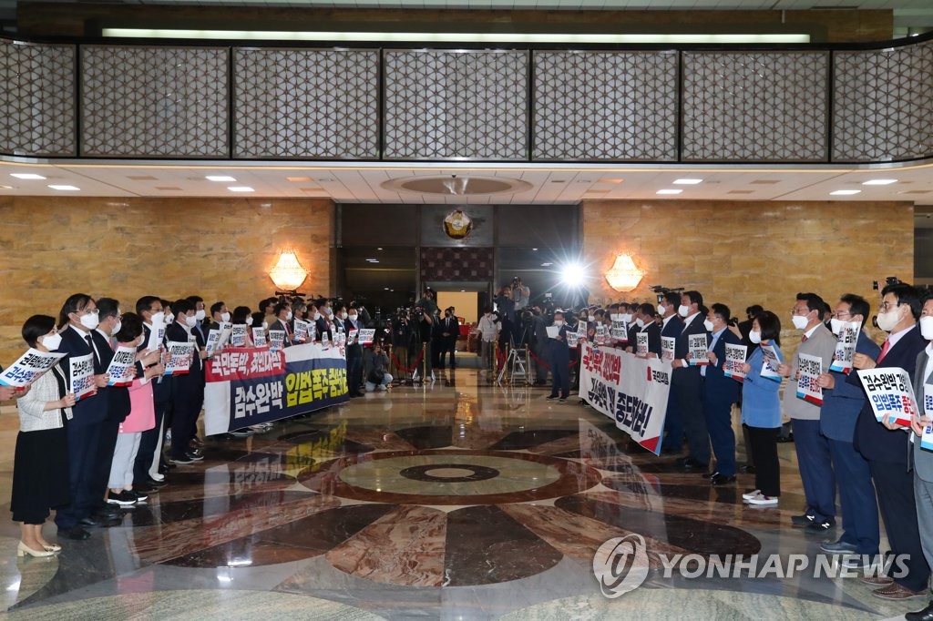 검수완박법 본회의 상정…국힘 필리버스터 개시 '맞불'