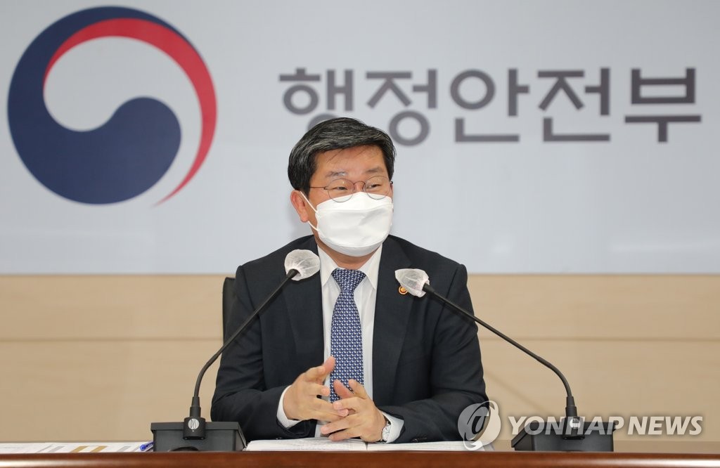 전해철 "문대통령 지지율 이례적 40%, 잘못했단 평가 동의안해"(종합)