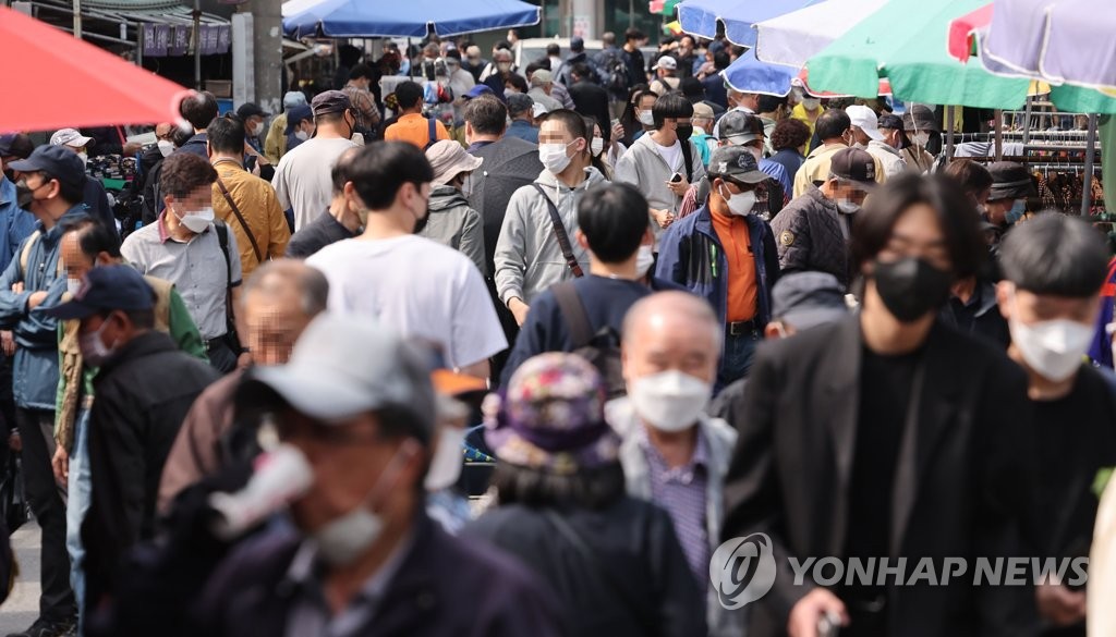 [특징주] 실외 마스크 착용 의무 해제에 화장품주 강세(종합)