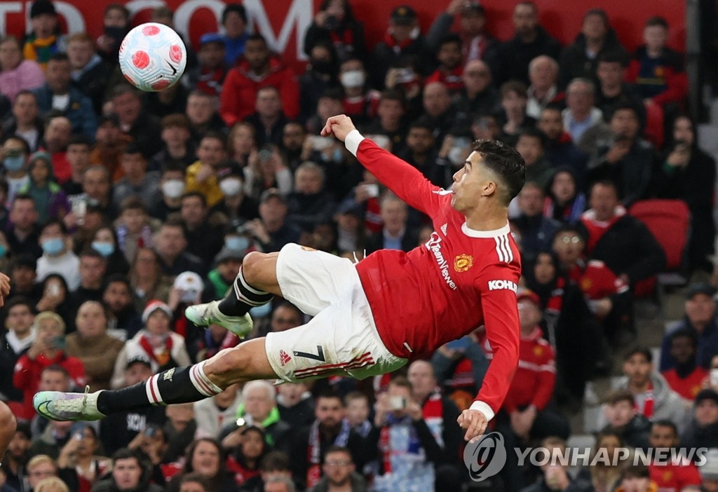 맨유 호날두, 첼시전서 EPL 17호골…손흥민과 공동 2위