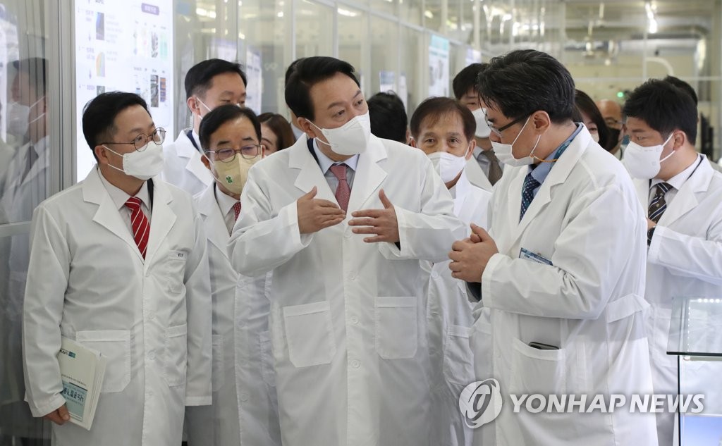 이틀간 충청 훑은 尹 "경제안보 핵심은 반도체…첨단시설 중요"(종합)