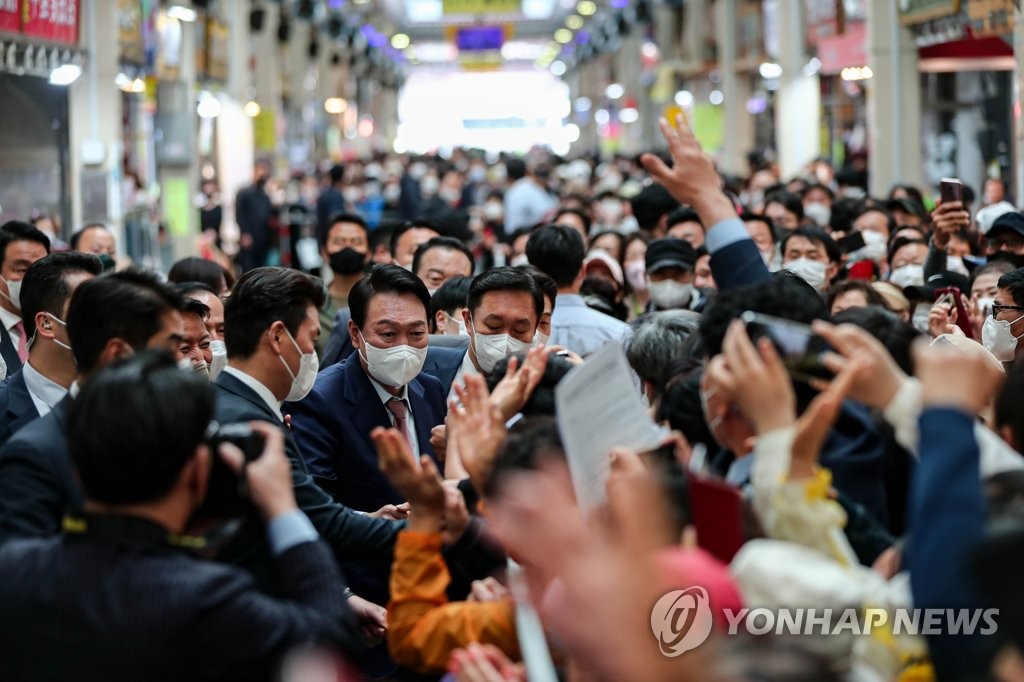 충청 이틀째 찾은 尹당선인 "경제·안보 핵심은 반도체"