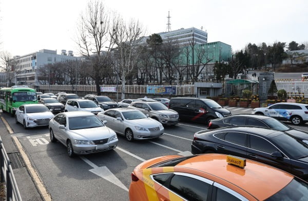 한남동과 국방부를 잇는 도로인 이태원로의 출근 시간 모습. 사진=연합뉴스