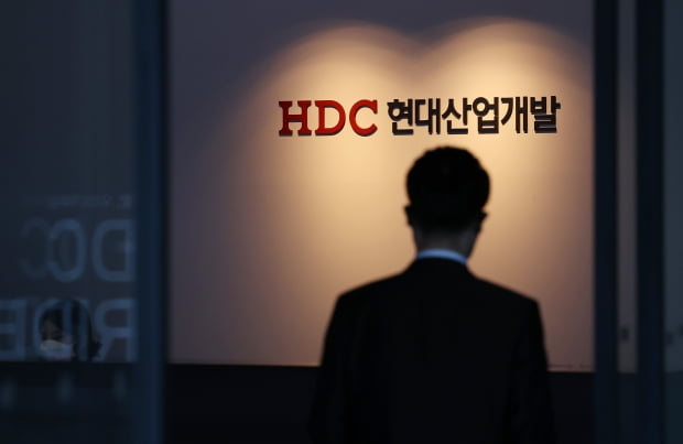 서울시가 HDC현대산업개발에 8개월 영업정지 처분을 추가로 내렸다. 사진=연합뉴스