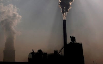 석탄 포기 못하는 중국…"올해 3억 톤 추가 생산"