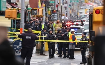 출근길 뉴욕 지하철역서 '탕탕'…묻지마 총격에 5명 총 맞았다