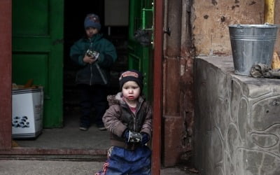 "전쟁으로 우크라이나에서 아이들 최소 202명 사망"