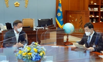 문 대통령 "檢 자기개혁 필요…국회 입법도 국민 위한 것 돼야"