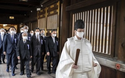 日 의원들, 올해도 야스쿠니 집단 참배…지난해 12월 이후 4개월만